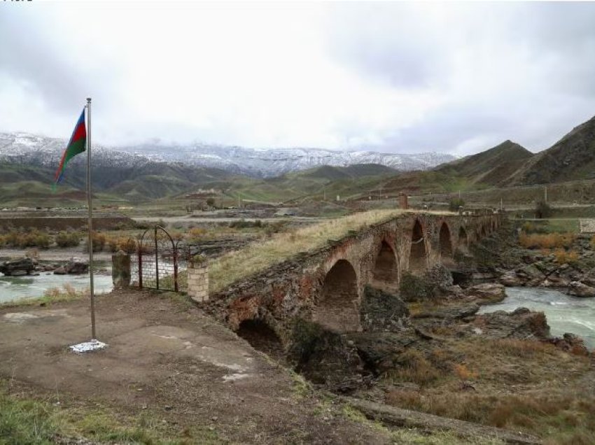 Armenia dhe Azerbajxhani shkëmbejnë të burgosur në kufi