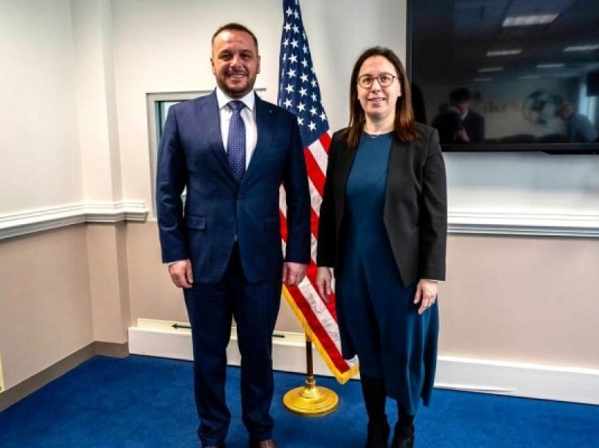 ​Maqedonci në ShBA, takohet me zëvendëssekretaren amerikane të Mbrojtjes