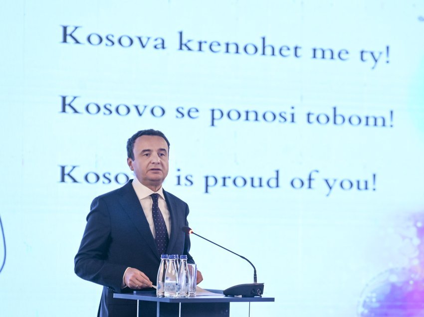 Kryeministri Kurti mori pjesë në ceremoninë e ndarjes së çmimeve për gratë e arta të Kosovës