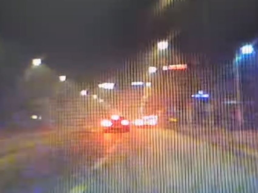 Ferizaj: Policia ndalon një garë me makina, gjobiten shoferët