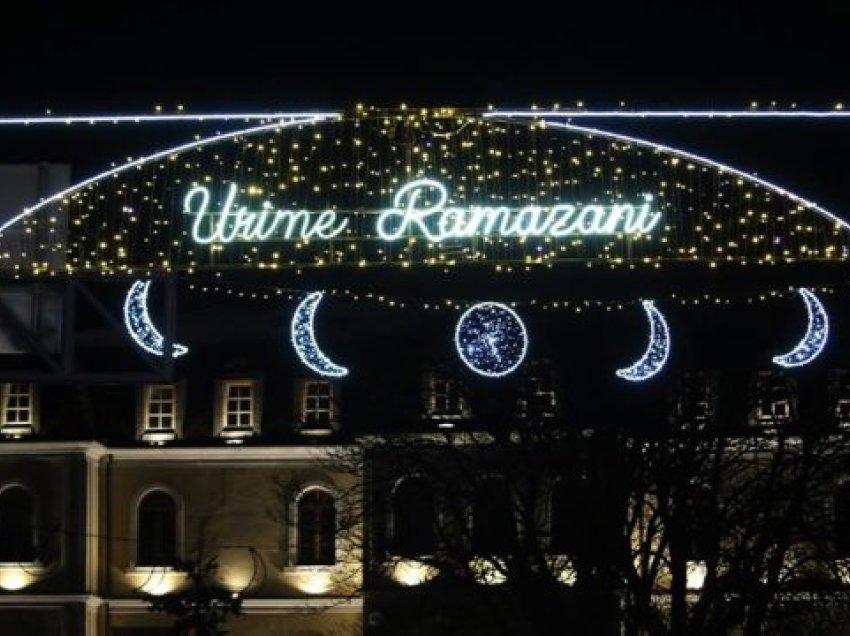 Kjo komunë në Kosovë përveç festave të fundvitit, dekoron sheshin edhe për Ramazan