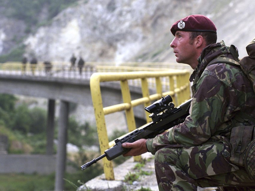 Sunak falënderon ushtarët britanikë “që po e ruajnë paqen në Kosovë”