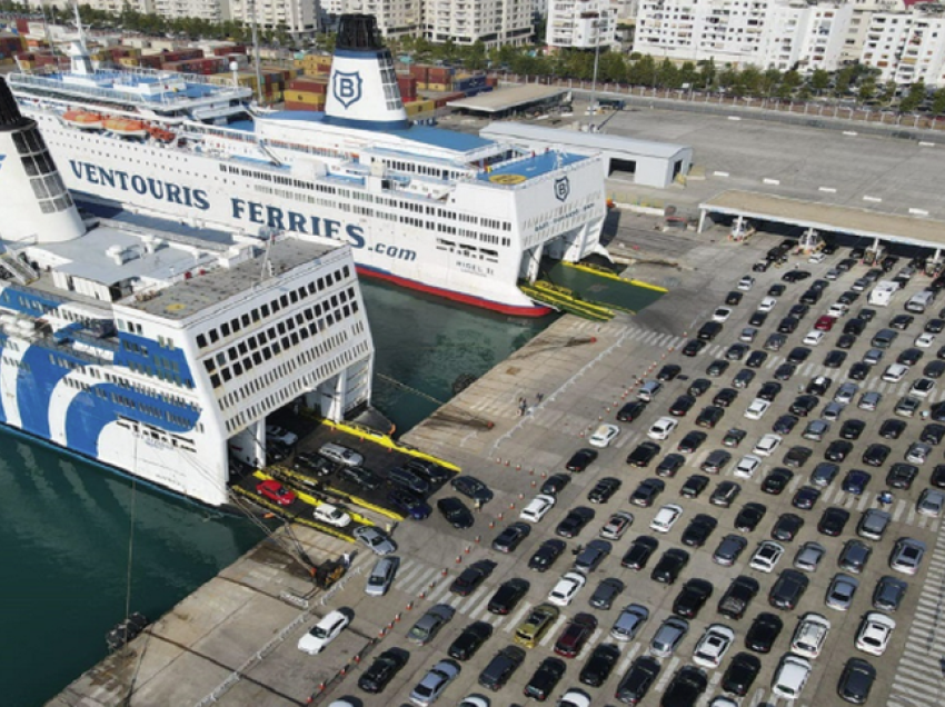 Fluks në Portin e Durrësit, ja sa qytetarë hynë mëngjesin e sotëm