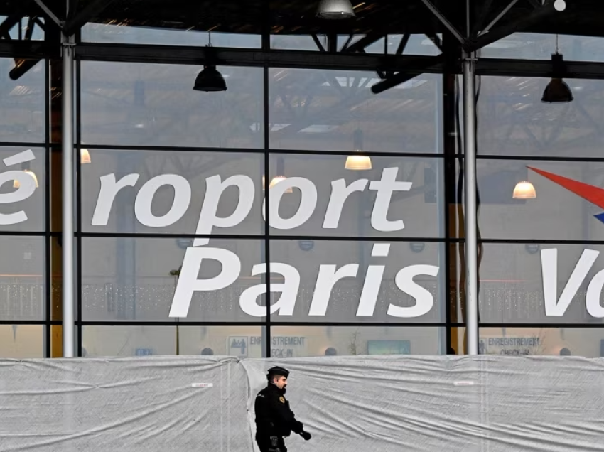 Francë, incidenti me avionin e dyshuar për trafikim të qenieve njerëzore