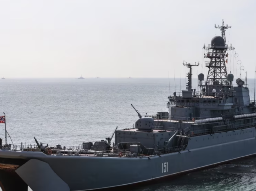 Ukraina thotë se ka shkatërruar një anije ruse në Krime