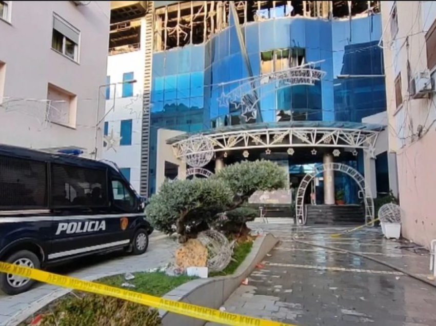Dëme të mëdha në qendrën tregtare në Lushnje, kati i katërt i shkatërruar tërësisht