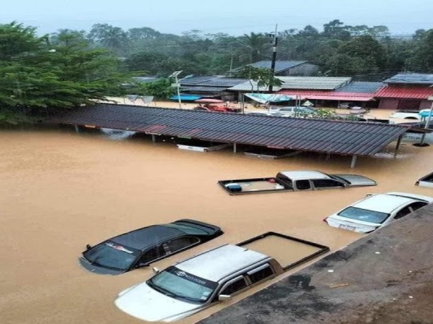 ​Ka shkuar në 12 bilanci i viktimave nga përmbytjet në Tajlandë