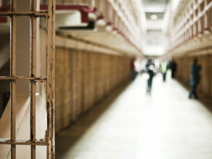U kap brenda “shtëpisë së barit”, dënohet me burg 19-vjeçari shqiptar në Angli
