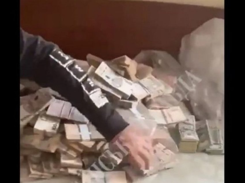 Skandal/ Ish-zv.ministri kapet me miliona dollarë në shtëpinë e tij, publikohet video me topa me para
