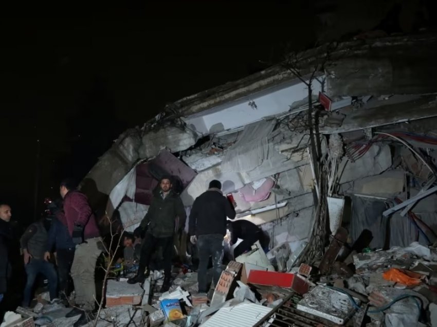 Mbi 300 viktima në Turqi e Siri