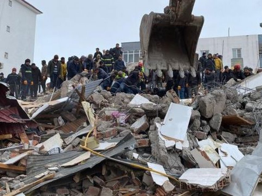 Turqi: Zi për mijëra viktima të tërmetit