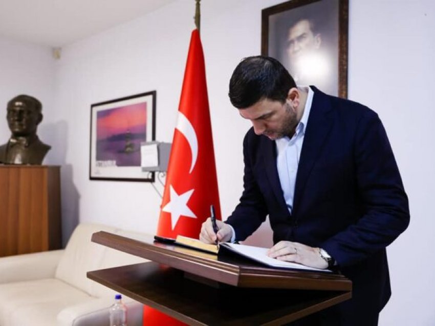 Memli Krasniqi në Ambasadën e Turqisë ngushëllon për viktimat e tërmetit