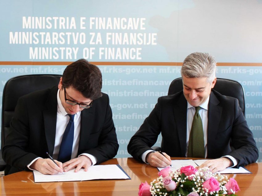 Nënshkruhet marrëveshja prej 38 milionë euro për rehabilitimin e rrjetit hekurudhor në Kosovë 