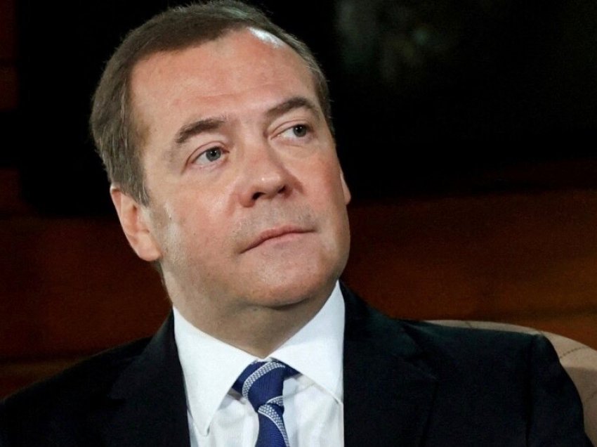 Medvedev: Rusia duhet të rrisë prodhimin e tankeve