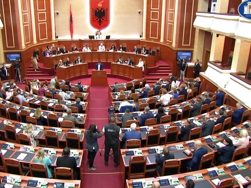 Berisha paralajmëroi tjetër protestë, Kuvendi konfirmon seancë parlamentare të hënën