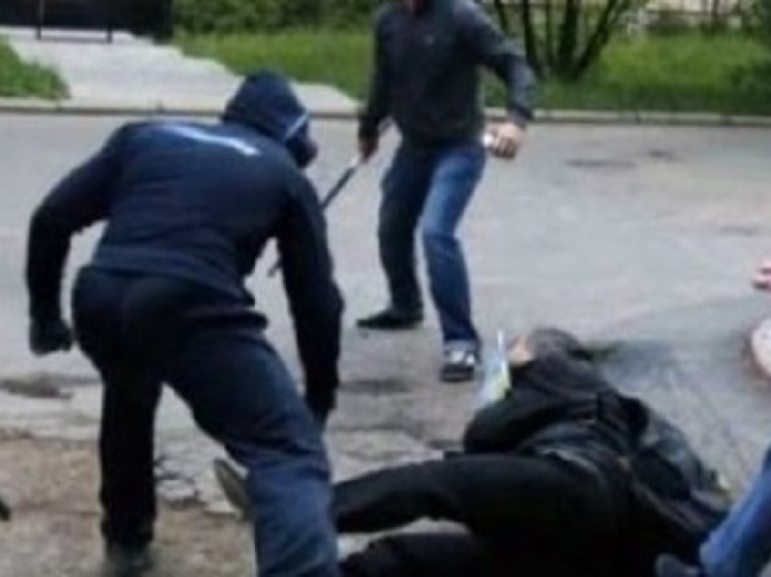 Katër të mitur rrihen mes vete në Gjakovë, lëndohen dy prej tyre
