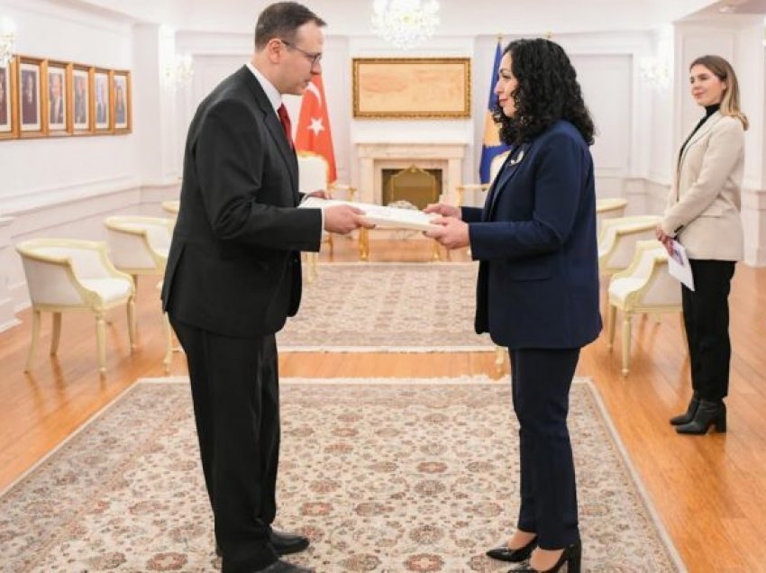 Presidentja Osmani pranoi letrat kredenciale nga ambasadori i ri i Turqisë