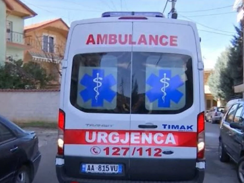 Aksident në Krujë/ Motër e vëlla u përplasën teksa udhëtonin me makinë, përfundojnë në spital