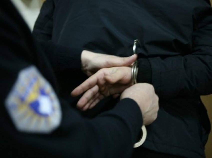 Prishtinë: Arrestohen dy femra dhe një mashkull, dyshohet se kanë ofruar lokale për prostitucion 