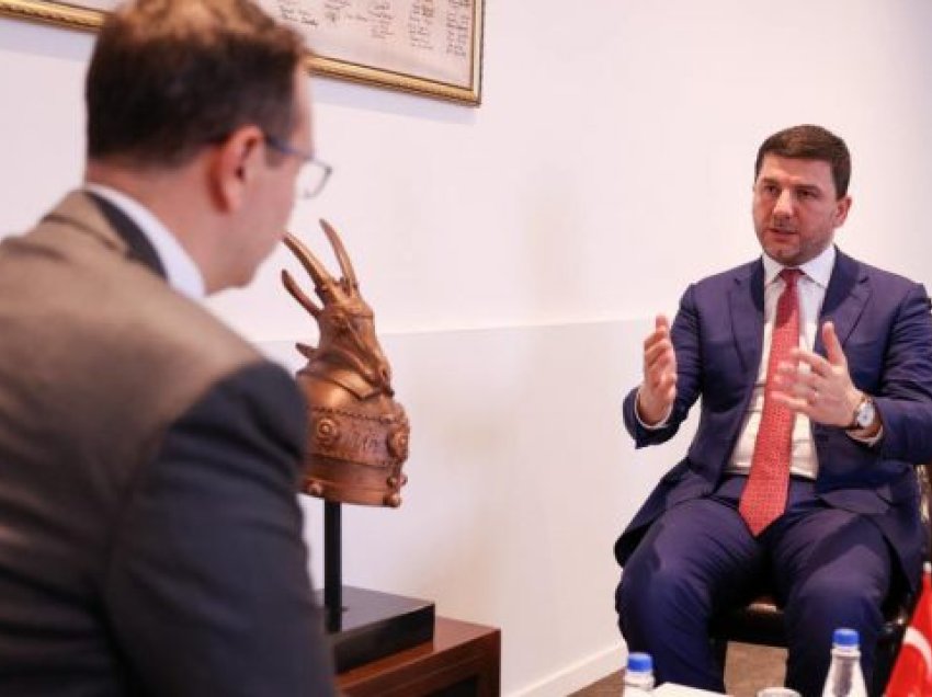 Krasniqi pret në takim ambasadorin turk, tregon çfarë biseduan