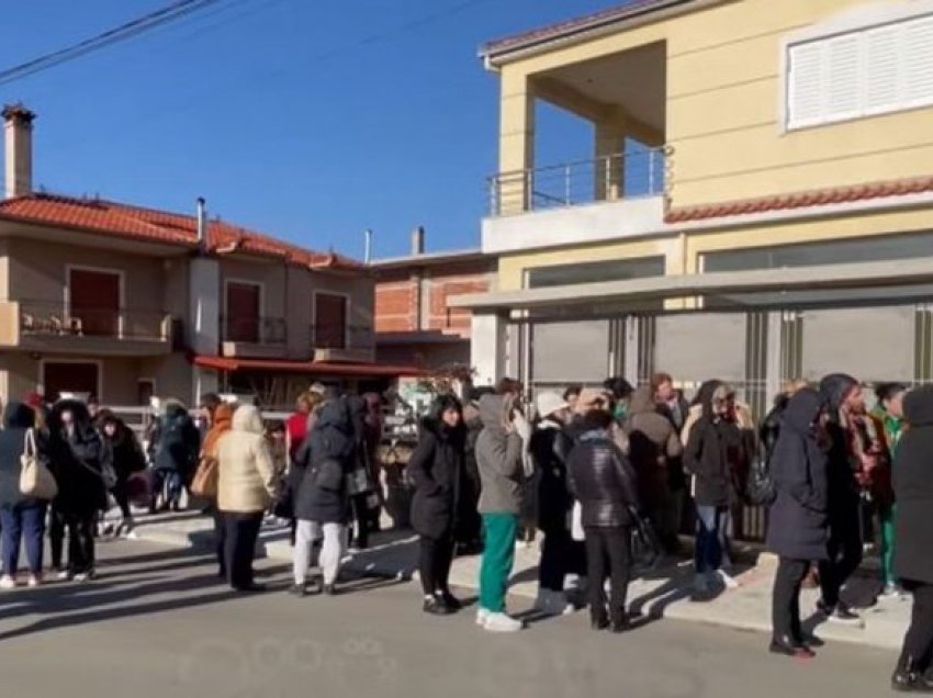 Pas dy ditësh protestë/ Rikthehen në punë punonjëset e fasonerisë në Bilisht