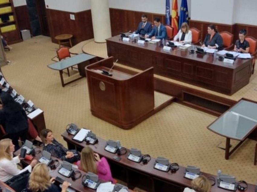 Deputetët në Maqedoni nga nesër rifillojnë punën, janë caktuar seancat e dy komisioneve parlamentare