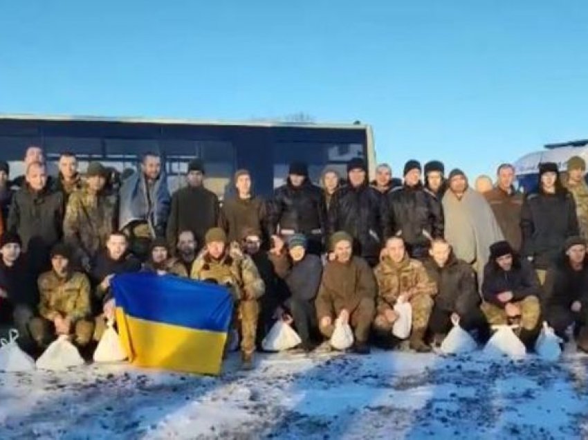 50 ushtarë ukrainas u kthyen pas shkëmbimit të të burgosurve me Rusinë