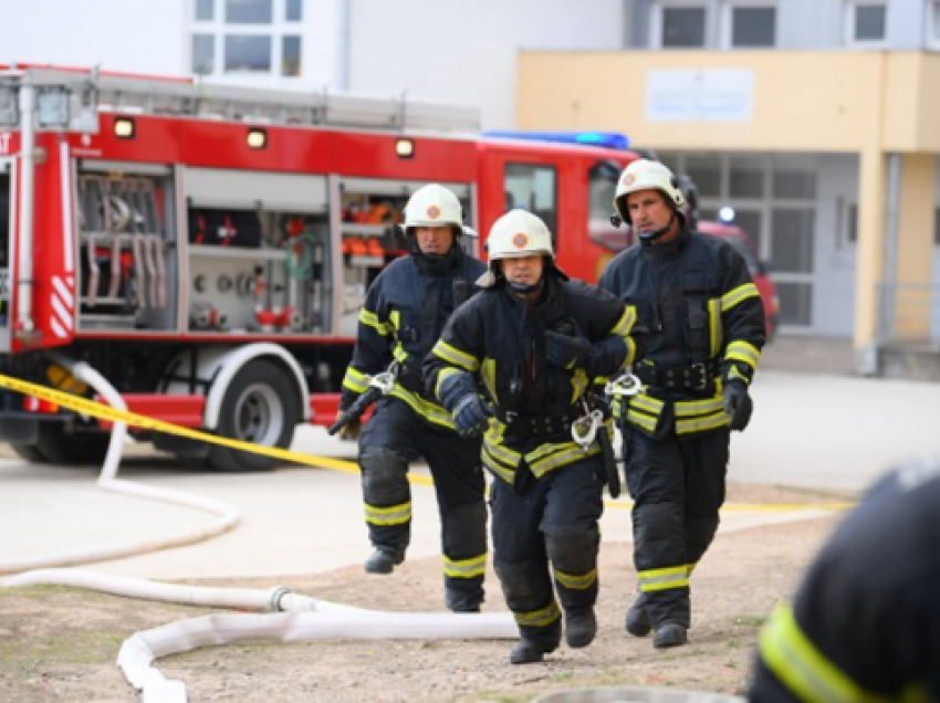Detajet e fundit, nuk ka të lënduar nga zjarri te Ministria e Drejtësisë, zjarrfikësi: Kishte panik për shkak të tymit