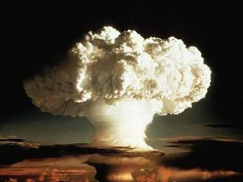 Rusia do të vazhdojë të zhvillojë armë bërthamore, thotë Ministri i Mbrojtjes