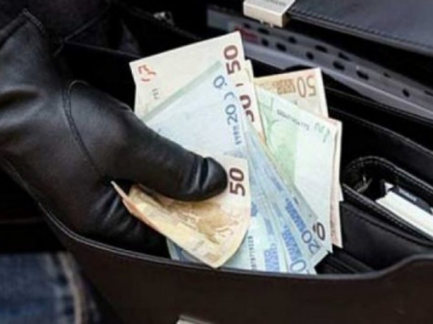 Nën kërcënimin e armës, i dyshuari grabit 500 euro në një pompë derivatesh në Ferizaj