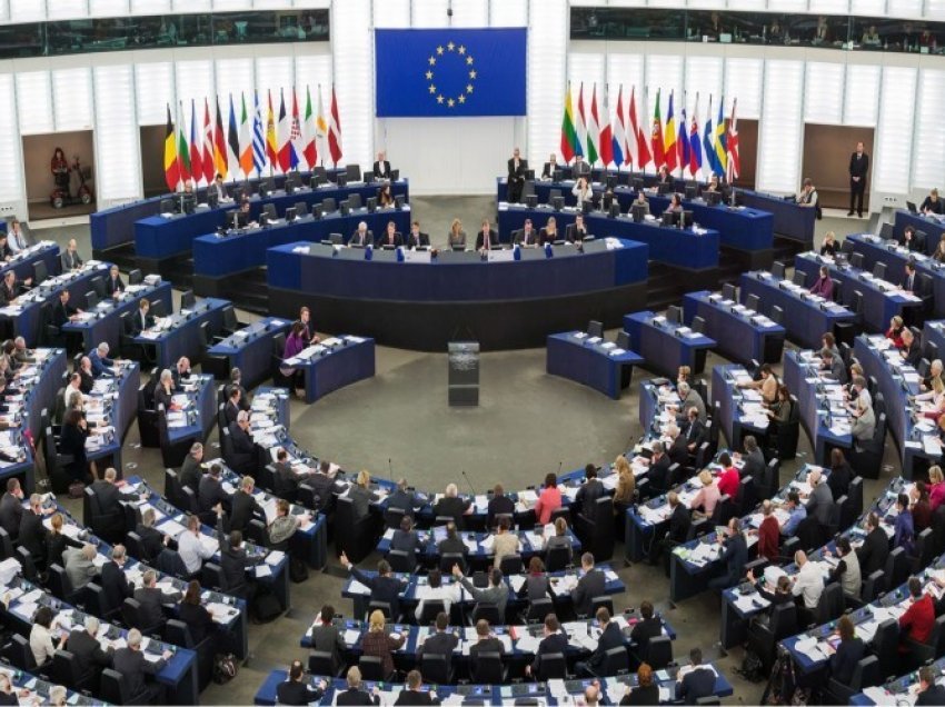 PE voton pas tre muajsh për liberalizimin e vizave për Kosovën