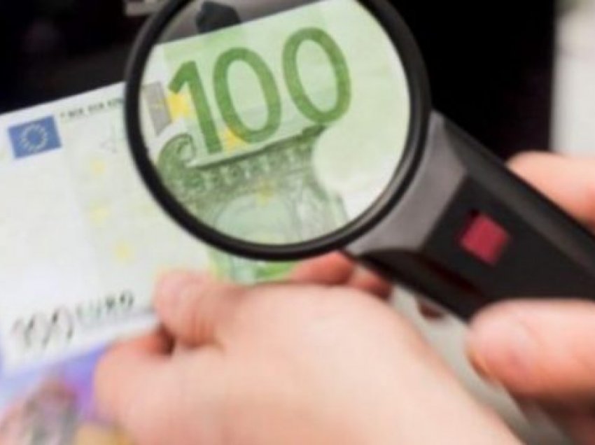 Punëtori në Gjakovë njofton policinë se ka pranuar 100 euro fals