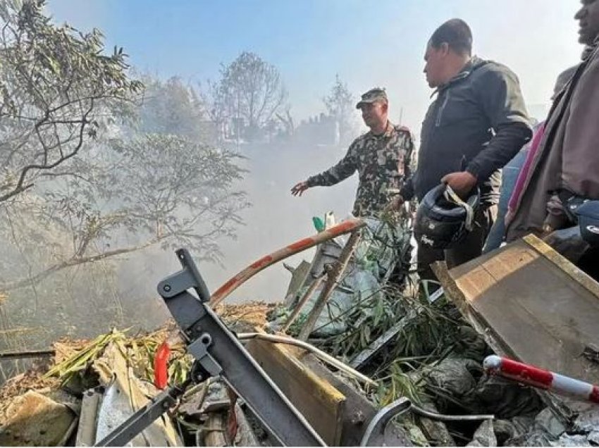 Rrëzimi i aeroplanit në Nepal, gjenden 40 trupa