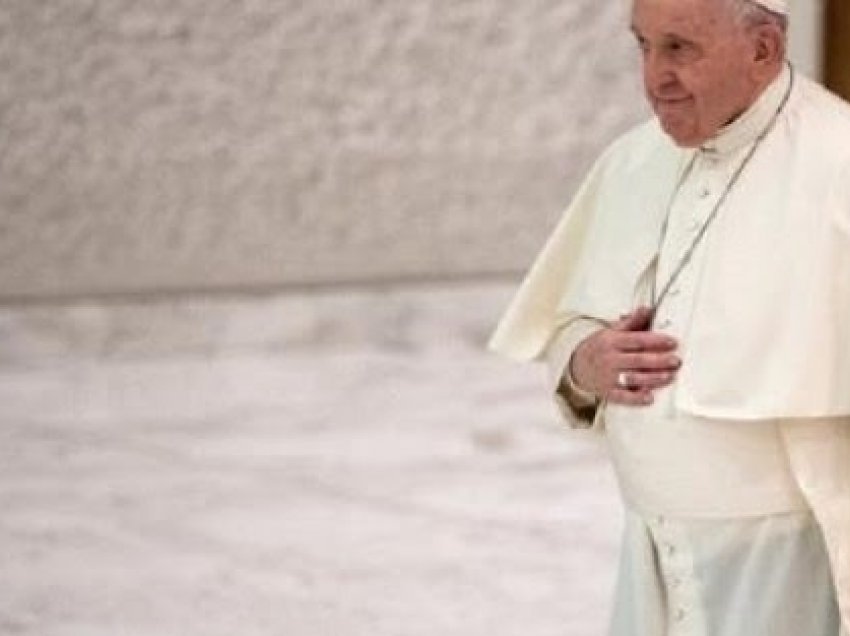 ​Papa Françesku ftoi të gjithë të krishterët të luten së bashku në sheshin e Shën Pjetrit
