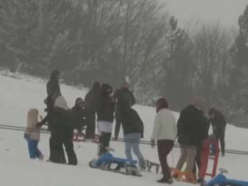 Bora rikthen turistët në Kosovë