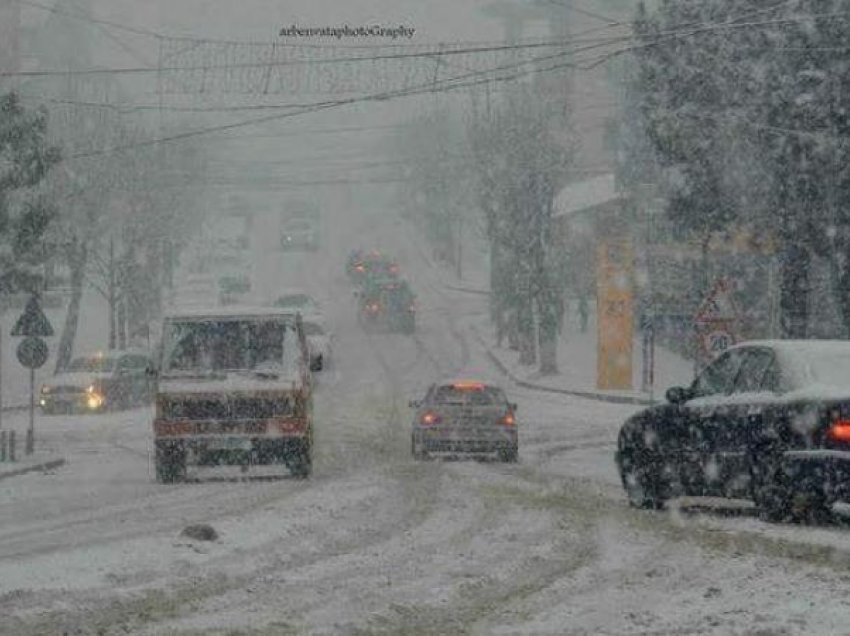 Paralajmëron meteorologu: Bëhuni gati për borë dhe acar