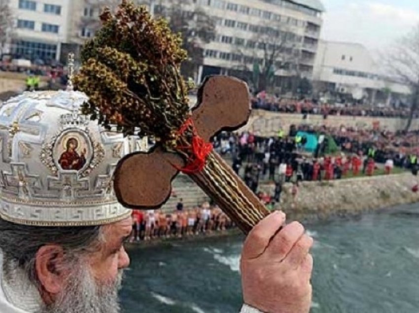 Besimtarët ortodoksë në RMV festojnë Epifaninë – Ujin e bekuar