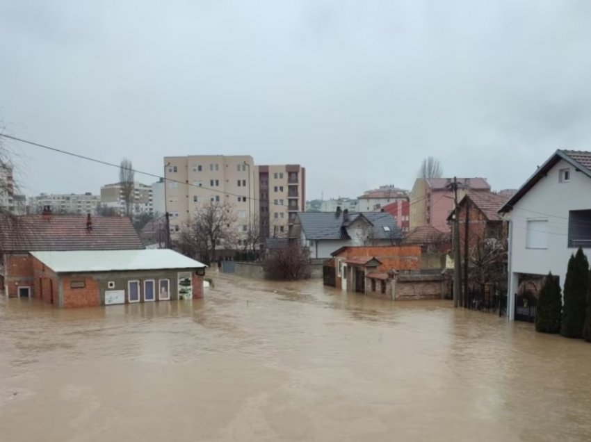 Vërshimet/ Policia lë kontaktet për qytetarë