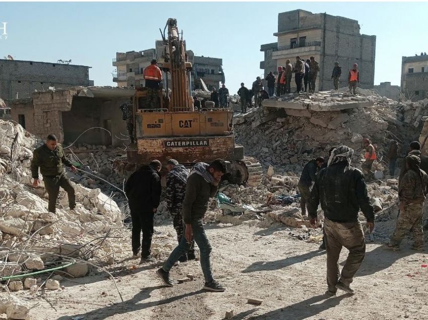 13 të vdekur pasi u shemb një ndërtesë banimi në Aleppo të Sirisë