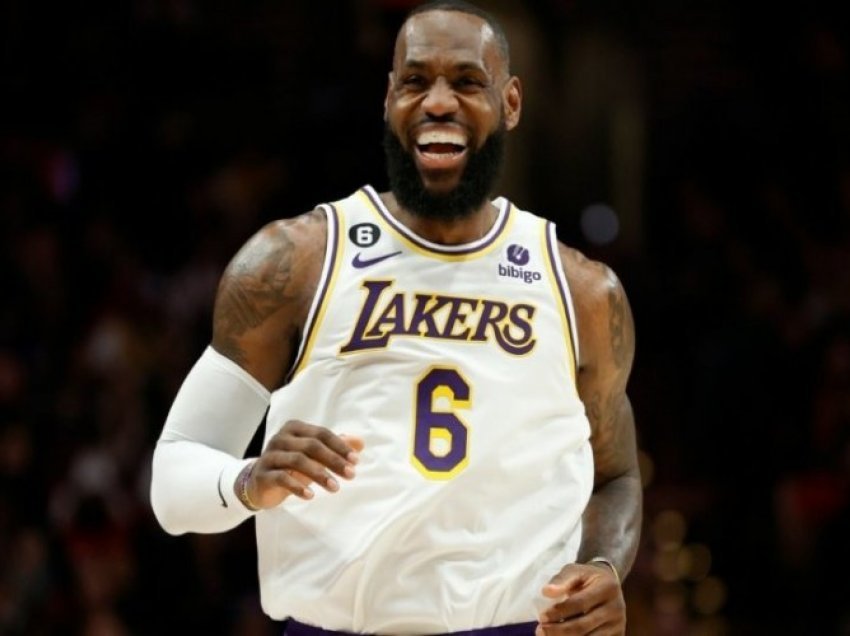 LeBron udhëheq Lakersat në rikthimin spektakolar prej -25 pikësh