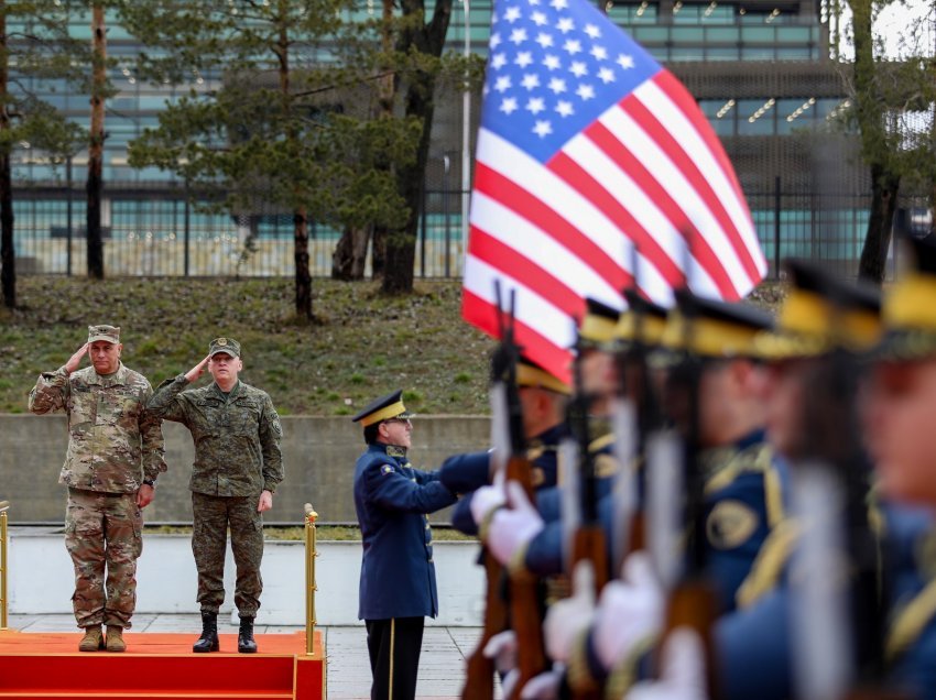 Komandanti i Gardës Kombëtare të Iowas-s, pritet me nderime të larta ushtarake 
