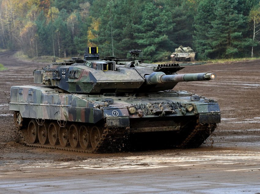 Polonia kërkon zyrtarisht leje nga Gjermania për të dërguar tanke në Ukrainë 