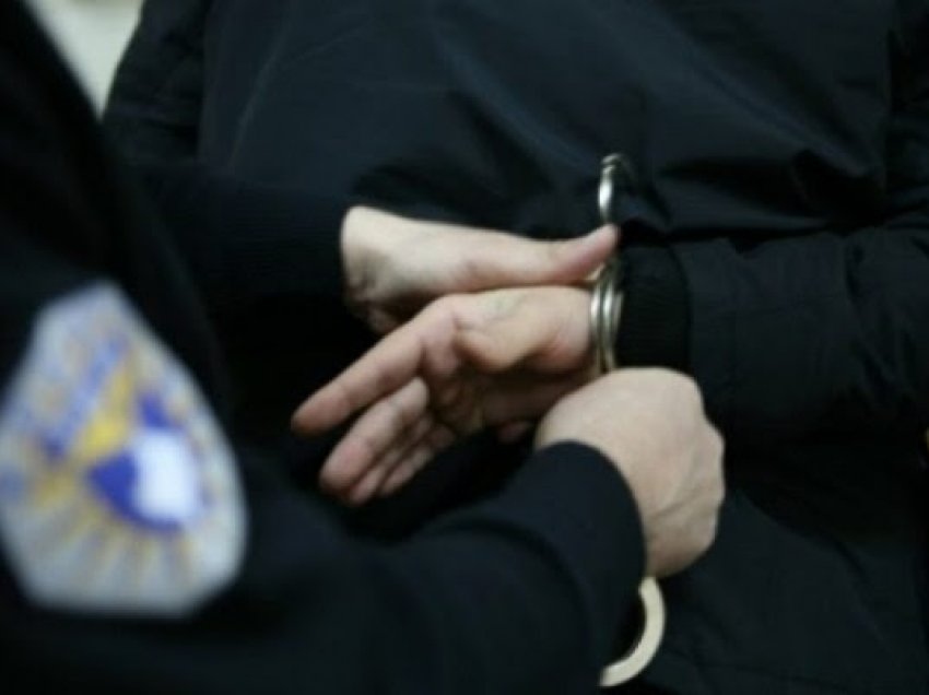 Një person arrestohet për kansoje ndaj zyrtarëve policorë