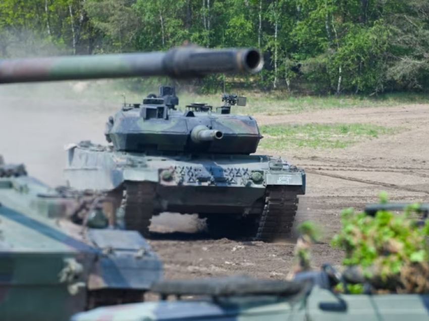 Zelensky kërkon dërgimin e shpejtë të tankeve perëndimore në Ukrainë
