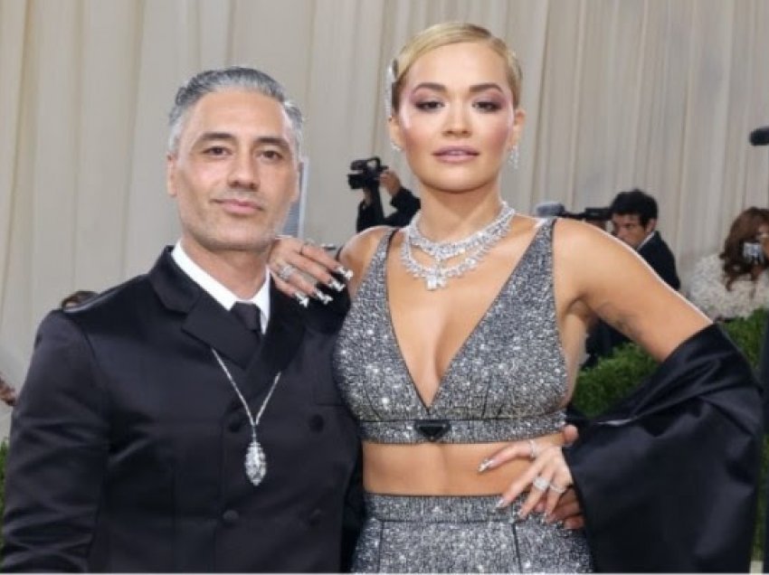 ​Rita Ora konfirmon se është martuar me Taika Waititi