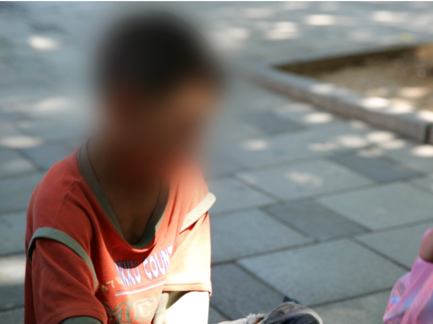 Nxirrnin fëmijët e tyre të mitur për të lypur, procedohen penalisht dy nëna në Sarandë