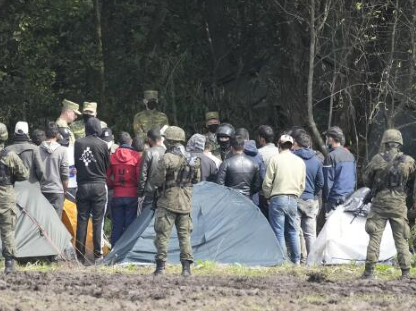Polonia dërgon trupa në kufirin e saj me Bjellorusinë