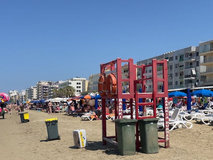 Mungesa e rojave bregdetare, në plazhin e Durrësit ka vetëm kulla vrojtimi