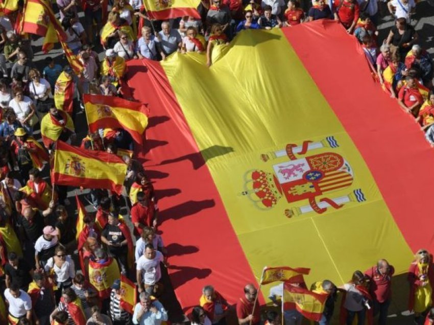 Spanja do t’i japë 20.000 euro çdo të riu kur të mbushë 18 vjeç