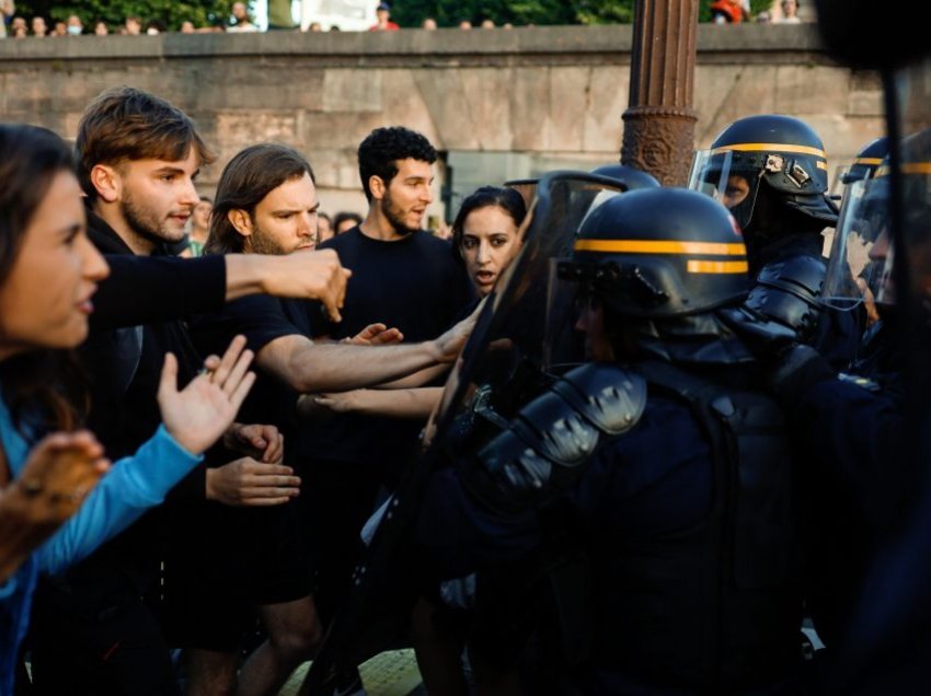 Franca lejon policinë që nga distanca të aktivizojë kamerat në telefonat e qytetarëve